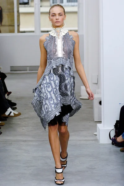 Look 16